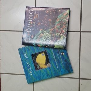 Brand new coffee colorful table books "Diving: Best Sites", and "Ocean Life" (2)